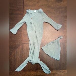 Photo Ready Newborn Gown With Hat